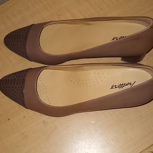 Trotters low pump heels